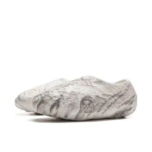 Alternative view of Li-Ning Wade Lunar Rock - La Luna